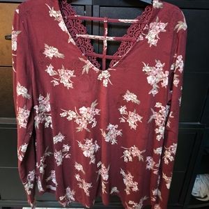 💗2/$25 Maroon floral long sleeve Daytrip